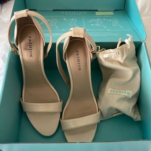 PASHION Footwear Nude Patent Leather Convertible Heels 4” Stiletto Heels